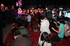 Basking-People-prostrate-before-God-75436_720x540