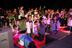 Young-and-old-loving-God-98962_720x540