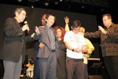 Pastor-Chew-prays-for-the-Angs-74859_720x540